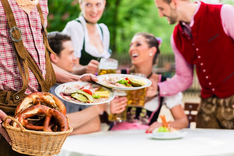 zunftige Brotzeit im Rosenheimer Gastgärten