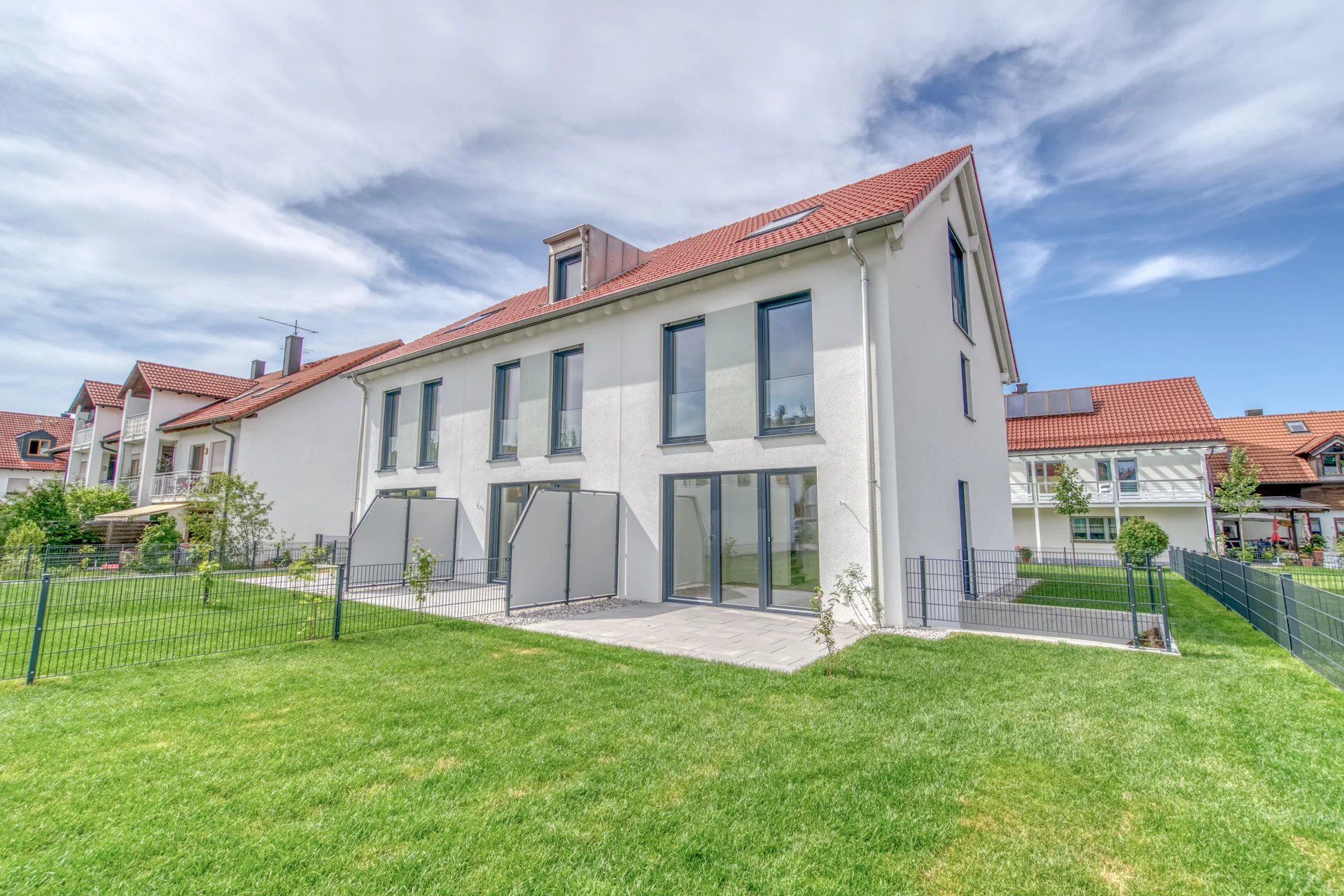 Südseite Zorneding bei München Reihenhäuser mit Garten