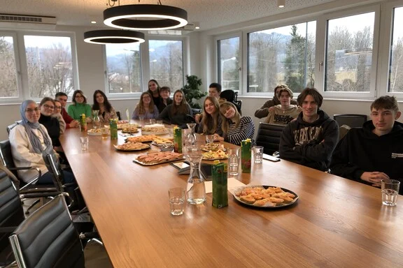HAK Hallein auf Besuch in der Myslik Firmenzentrale - Schule trifft Wirtschaft