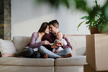 Familie Couch neue Wohnung