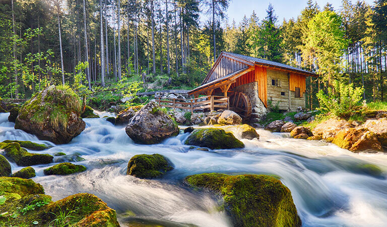 Gollinger Wasserfälle mit alter Mühle